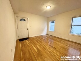 128 Hillside St, Unit 1 in Boston, MA - Building Photo - Building Photo