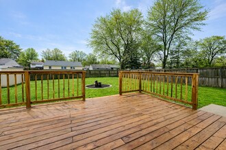 7100 Nathan Hale Way in Louisville, KY - Building Photo - Building Photo