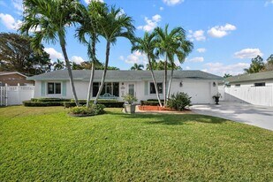 1905 Meadow Ct in West Palm Beach, FL - Building Photo