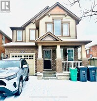 29 Lathbury St in Brampton, ON - Building Photo