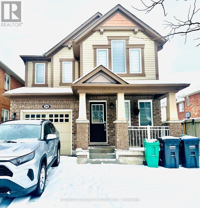 29 Lathbury St in Brampton, ON - Building Photo