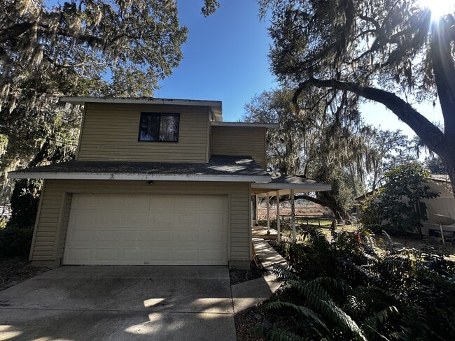 property at 10090 SE 106th Ln