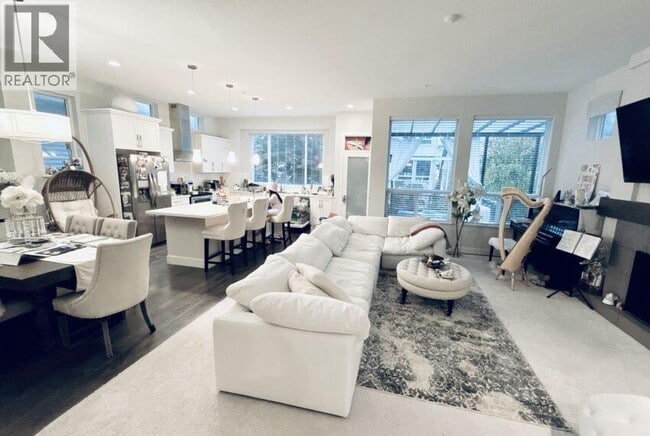 103XX Wynnyk Way in Maple Ridge, BC - Building Photo - Building Photo