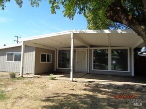 710 Azalea Way in Vacaville, CA - Building Photo - Building Photo