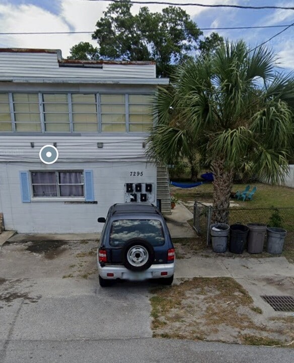 7295 60th St in Pinellas Park, FL - Building Photo