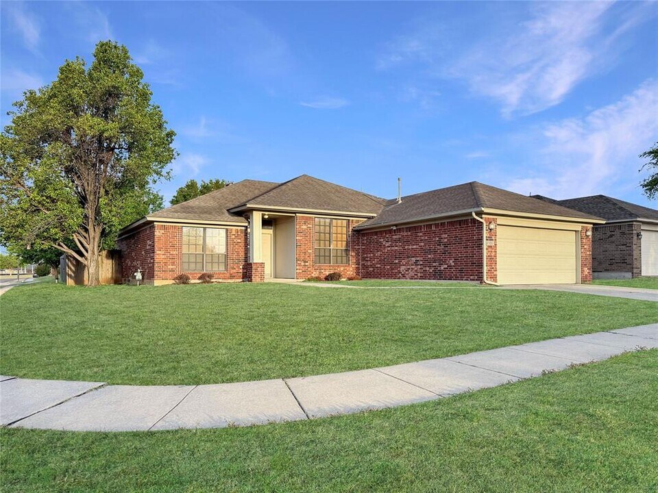 14021 Harvest Cir in Oklahoma City, OK - Building Photo