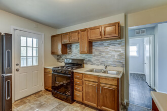 11118 Jewett Ave in Warren, MI - Building Photo - Building Photo