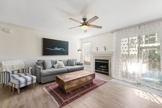 214 Granville Ct in Atlanta, GA - Building Photo - Building Photo