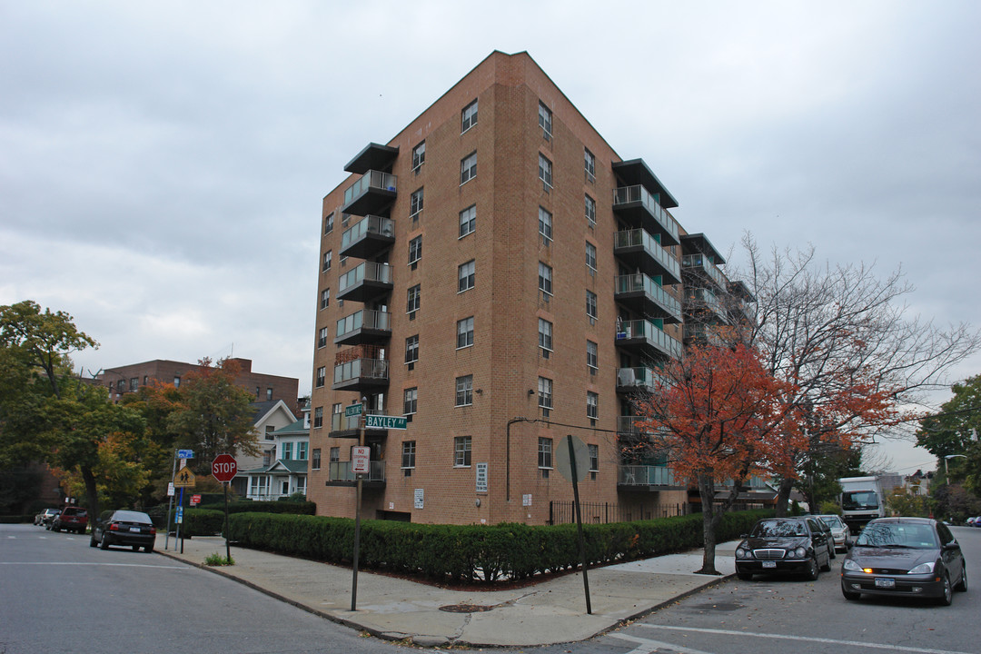 145 Valentine Ln in Yonkers, NY - Foto de edificio