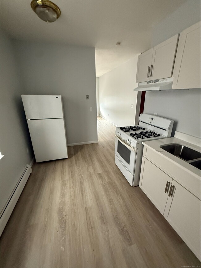 441 Howe Ave in Shelton, CT - Building Photo - Building Photo