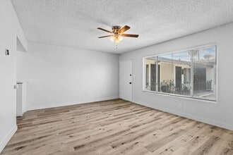 1050 Gaviota Ave, Unit 12 in Long Beach, CA - Building Photo - Building Photo