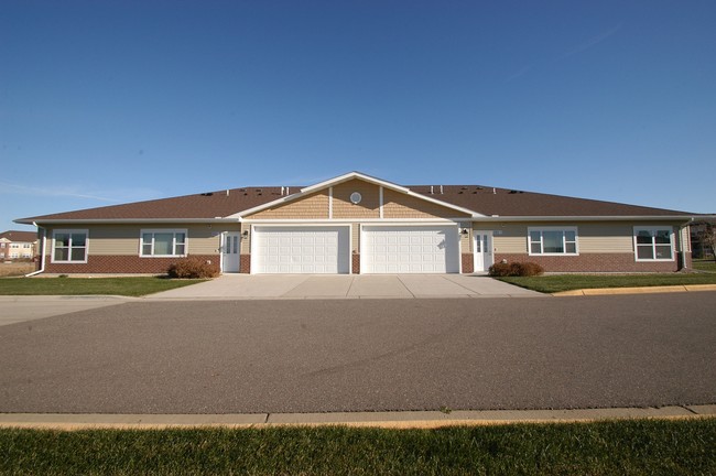 Pinecone Villas in Sartell, MN - Foto de edificio - Building Photo