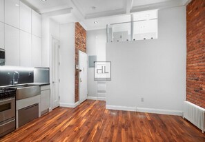 West 14th Street in New York, NY - Building Photo