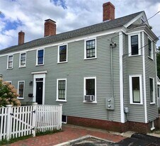 65 Mark St in Portsmouth, NH - Building Photo