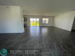 2010 Meadows Dr in Davie, FL - Building Photo - Building Photo