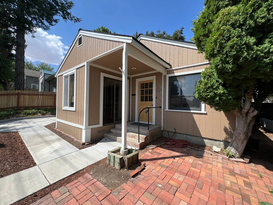 312 NW Harrison St in Pullman, WA - Building Photo