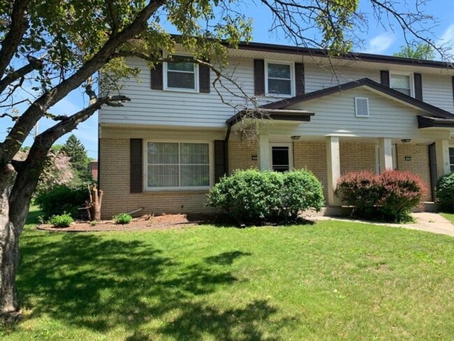 1936 Ruben Dr in Waukesha, WI - Building Photo - Building Photo