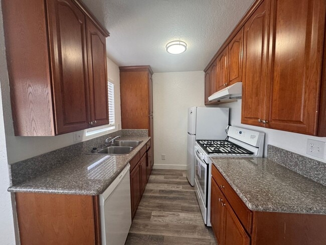 18416 Halsted St in Los Angeles, CA - Building Photo - Building Photo