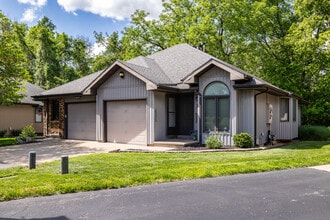 Creekside at Elfindale in Springfield, MO - Foto de edificio - Building Photo