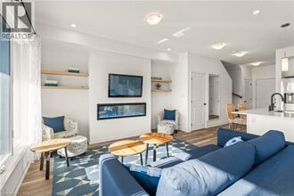 253 Crescent Bay Ln in Huntsville, ON - Building Photo - Building Photo