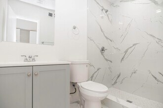 924 NW 11th Ct in Fort Lauderdale, FL - Building Photo - Building Photo