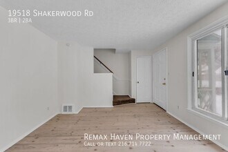 19518 Shakerwood Rd in Warrensville Heights, OH - Building Photo - Building Photo