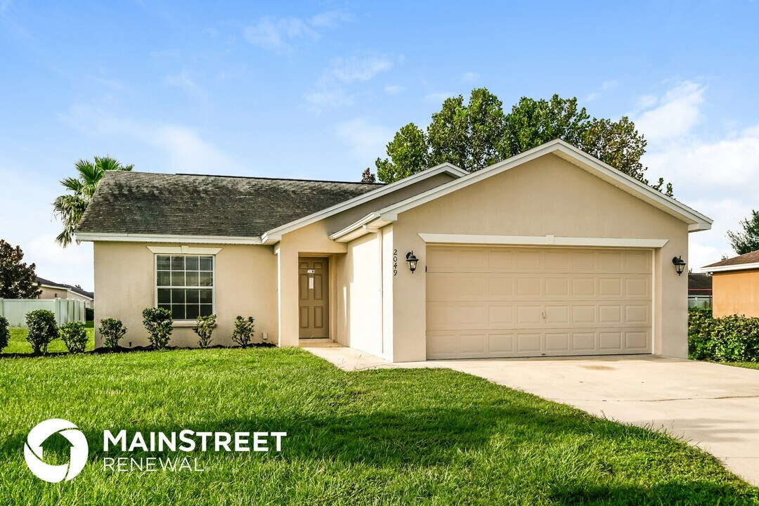 2049 Country Manor St in Bartow, FL - Building Photo