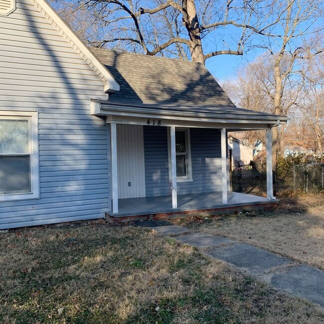 property at 418 S Sycamore St