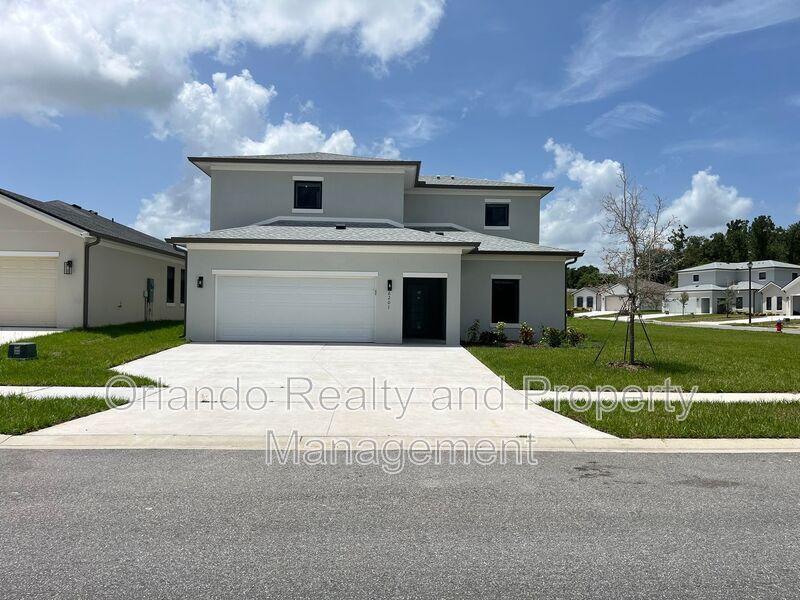 6201 Chorus Dr in Mascotte, FL - Building Photo