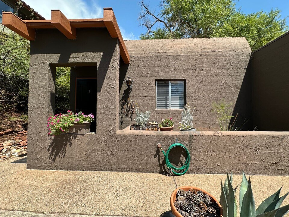 406 Mountain View Dr in Sedona, AZ - Building Photo