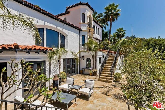 2420 Chislehurst Dr in Los Angeles, CA - Building Photo - Building Photo