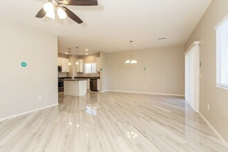 8391 W Kittiwake Ln in Tucson, AZ - Foto de edificio - Building Photo