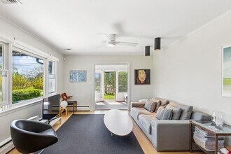 5 Bay Ave in Shelter Island, NY - Building Photo - Building Photo