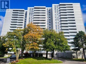 10 Parkway Forest Dr in Toronto, ON - Building Photo - Building Photo