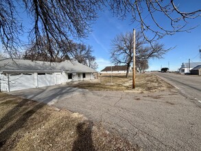 12750 W Assumption Rd in Roseland, NE - Building Photo - Building Photo