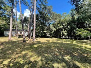 2413 Mayfair Rd in Tallahassee, FL - Foto de edificio - Building Photo