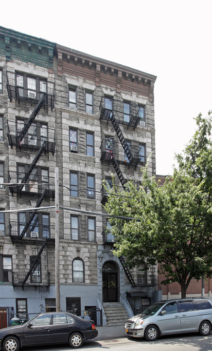 222 Metropolitan Ave in Brooklyn, NY - Foto de edificio
