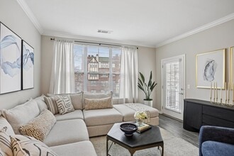 Glenview House in Stamford, CT - Foto de edificio - Building Photo