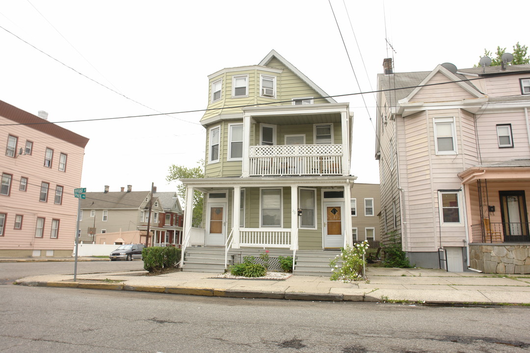 205 Broad St in Perth Amboy, NJ - Foto de edificio