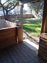 11529 Main St in Jonestown, TX - Foto de edificio - Building Photo