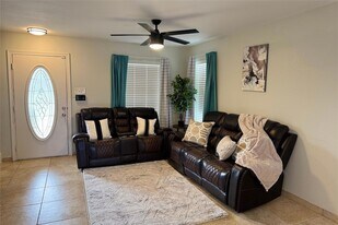 6300 Crumley Ln in Austin, TX - Building Photo