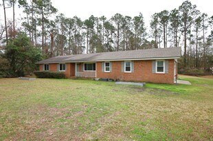 282 Parkview Cir in Valdosta, GA - Building Photo