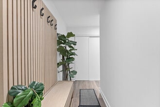 28 Ann St in Mississauga, ON - Building Photo - Building Photo