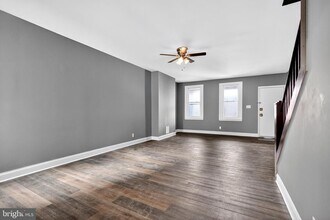 15 Adella Ave in Trenton, NJ - Foto de edificio - Building Photo