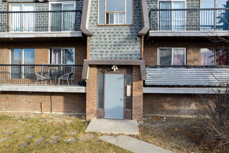 431 Huntsville Cres NW in Calgary, AB - Building Photo - Building Photo