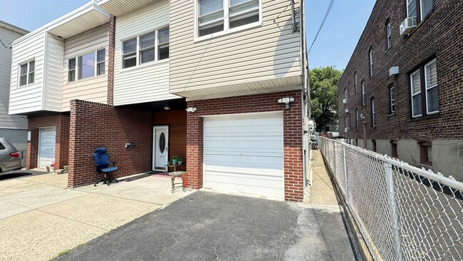 328 Danforth Ave in Jersey City, NJ - Foto de edificio - Building Photo