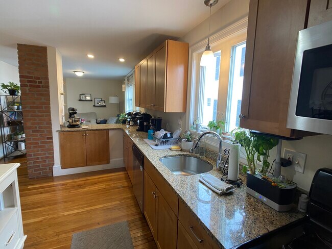 78 Ten Hills Rd in Somerville, MA - Building Photo - Building Photo