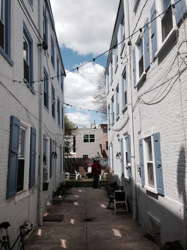 421 Moyer St, Unit F