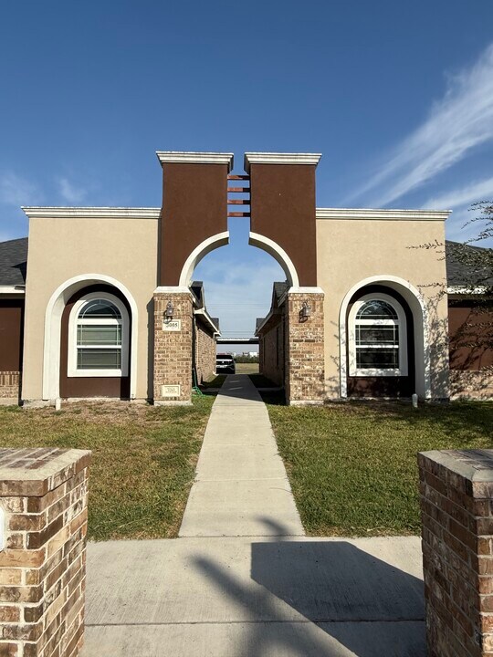2909 Basil Dr, Unit 3 in Weslaco, TX - Foto de edificio