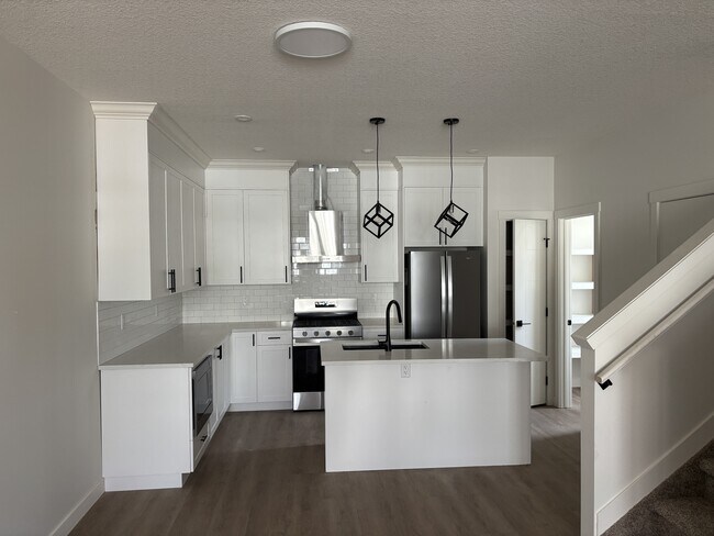 14019-14104 104 Ave NW in Edmonton, AB - Building Photo - Building Photo